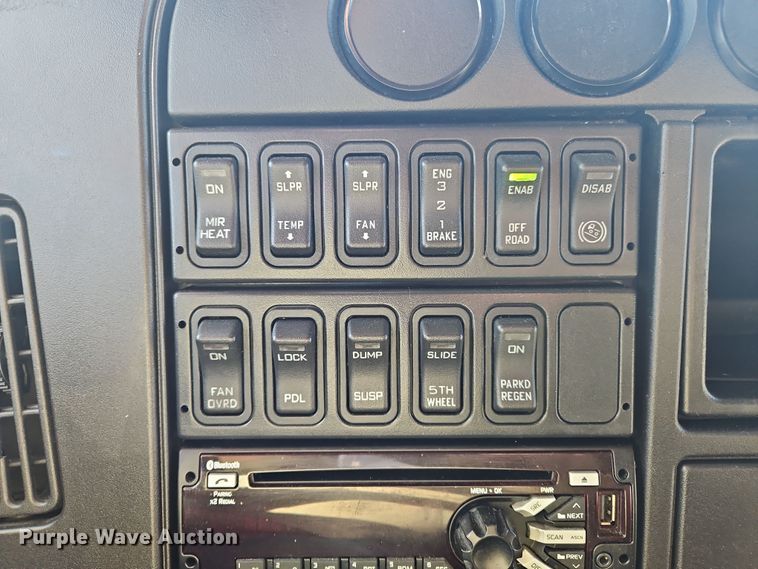 image for item NZ9120 2016 International ProStar  semi truck