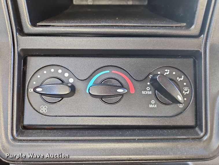 image for item NZ9120 2016 International ProStar  semi truck