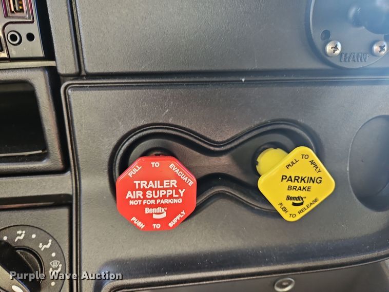 image for item NZ9120 2016 International ProStar  semi truck