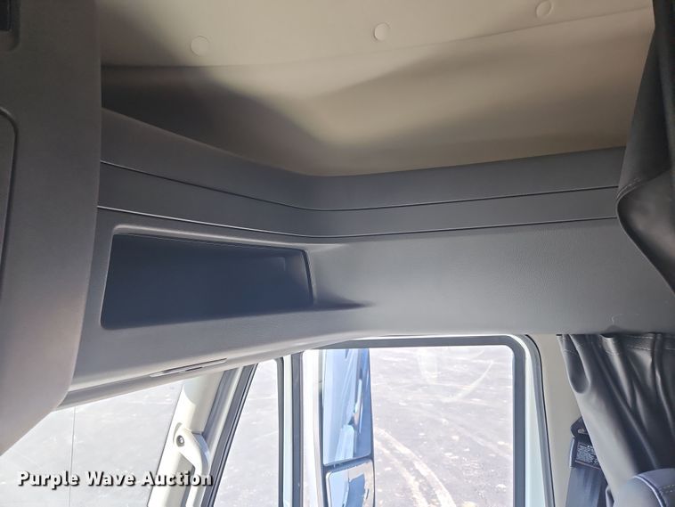 image for item NZ9120 2016 International ProStar  semi truck