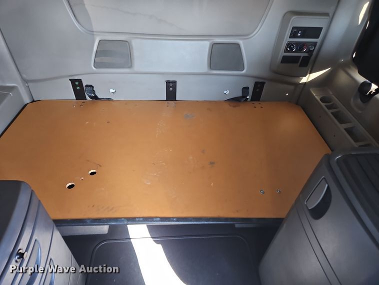 image for item NZ9120 2016 International ProStar  semi truck