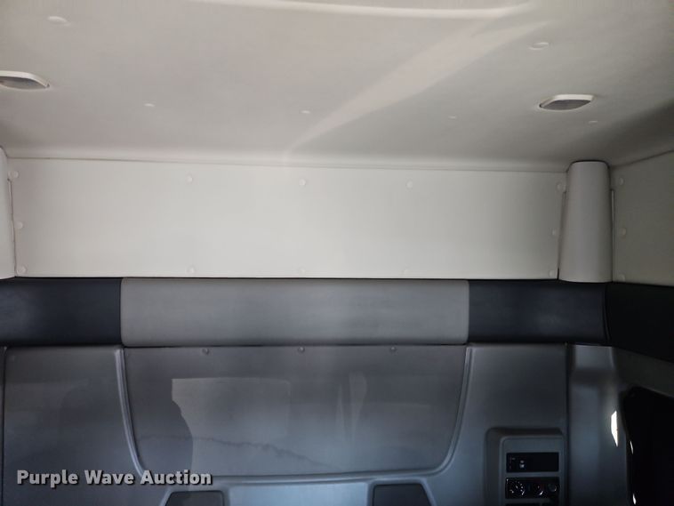 image for item NZ9120 2016 International ProStar  semi truck