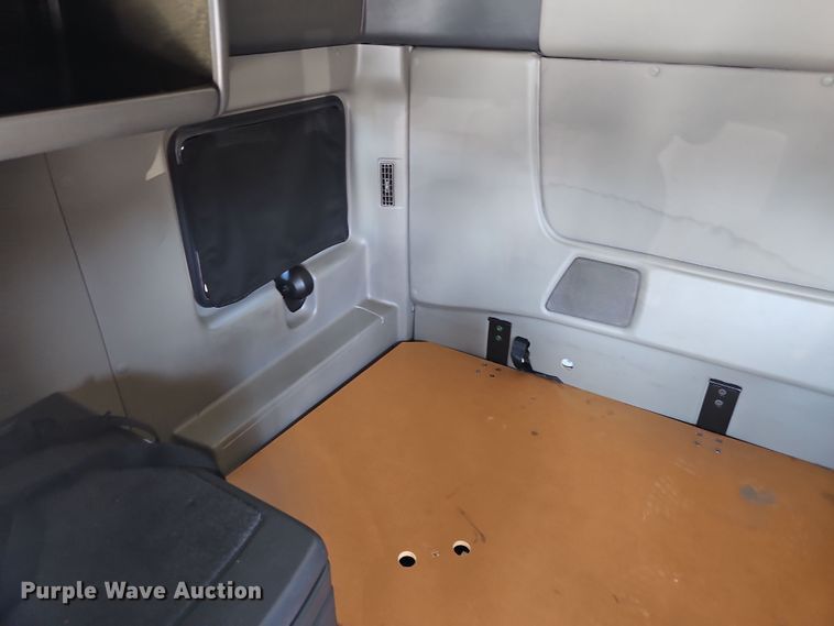 image for item NZ9120 2016 International ProStar  semi truck