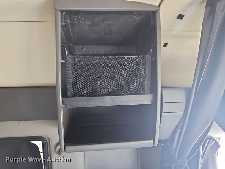 image for item NZ9120 2016 International ProStar  semi truck