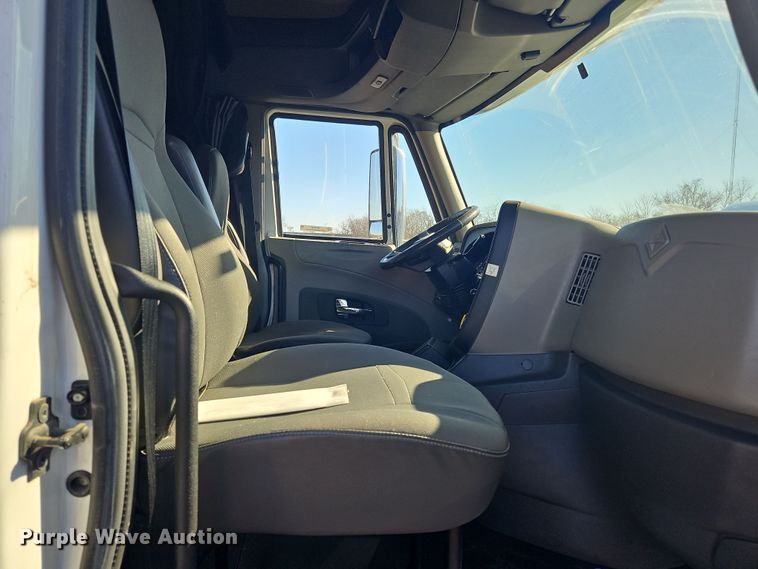 image for item NZ9120 2016 International ProStar  semi truck