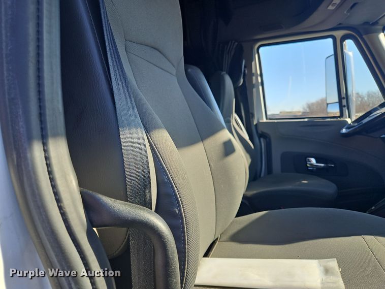 image for item NZ9120 2016 International ProStar  semi truck