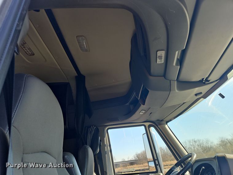 image for item NZ9120 2016 International ProStar  semi truck