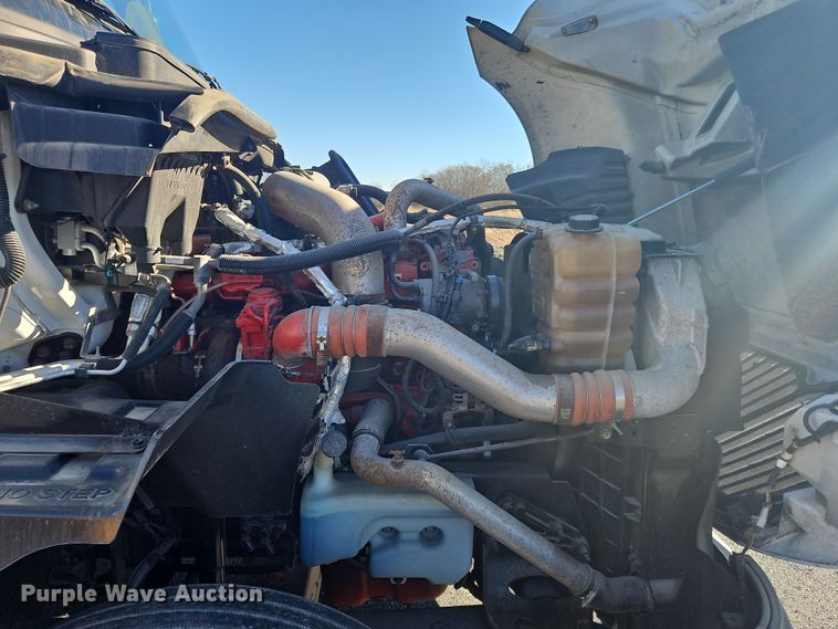 image for item NZ9120 2016 International ProStar  semi truck