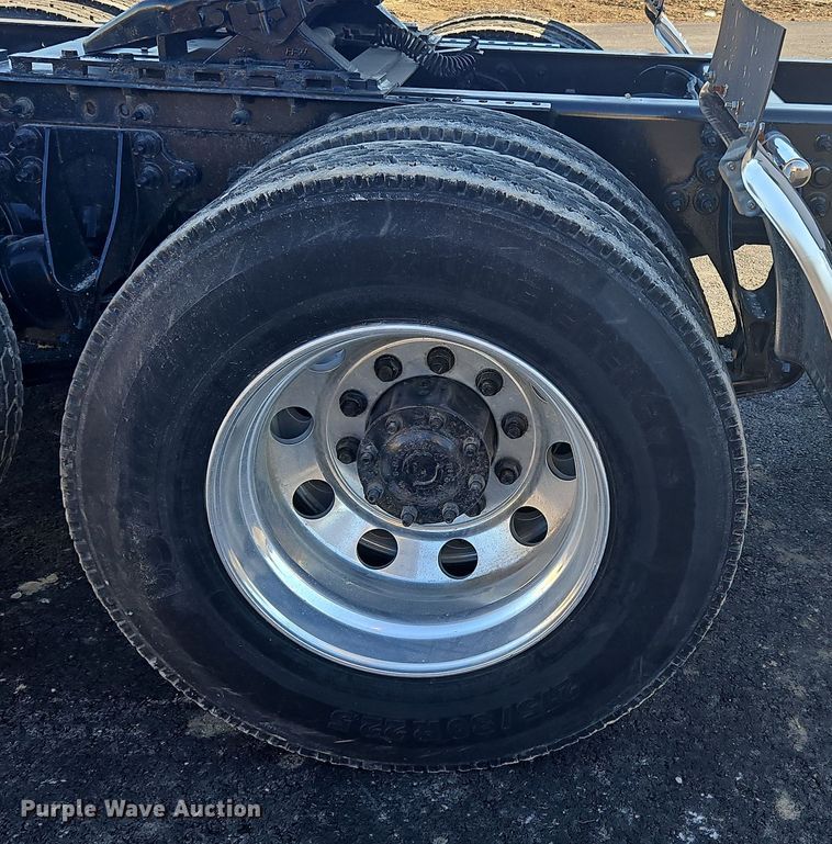 image for item NZ9120 2016 International ProStar  semi truck