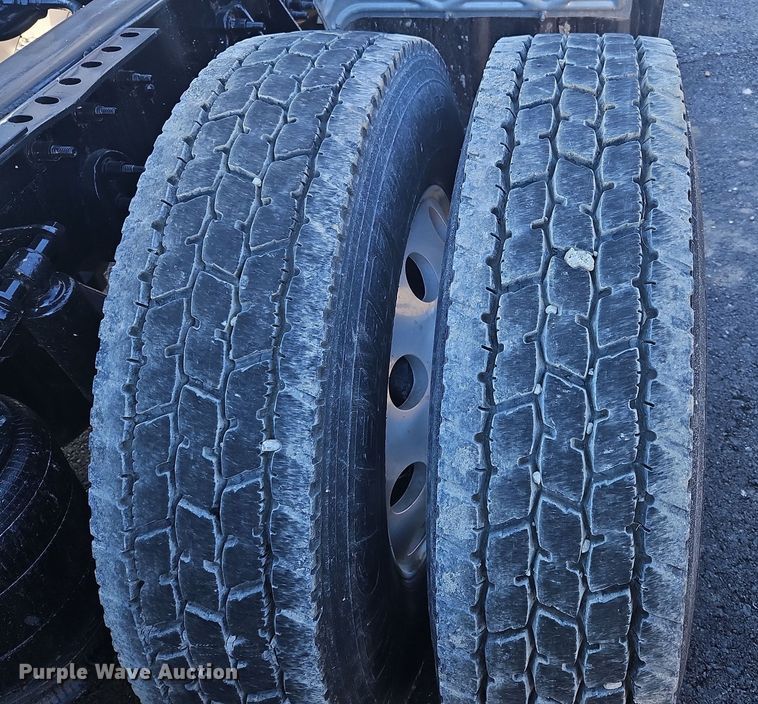 image for item NZ9120 2016 International ProStar  semi truck