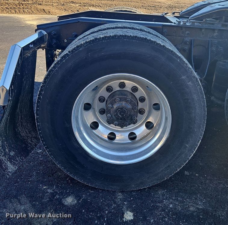 image for item NZ9120 2016 International ProStar  semi truck