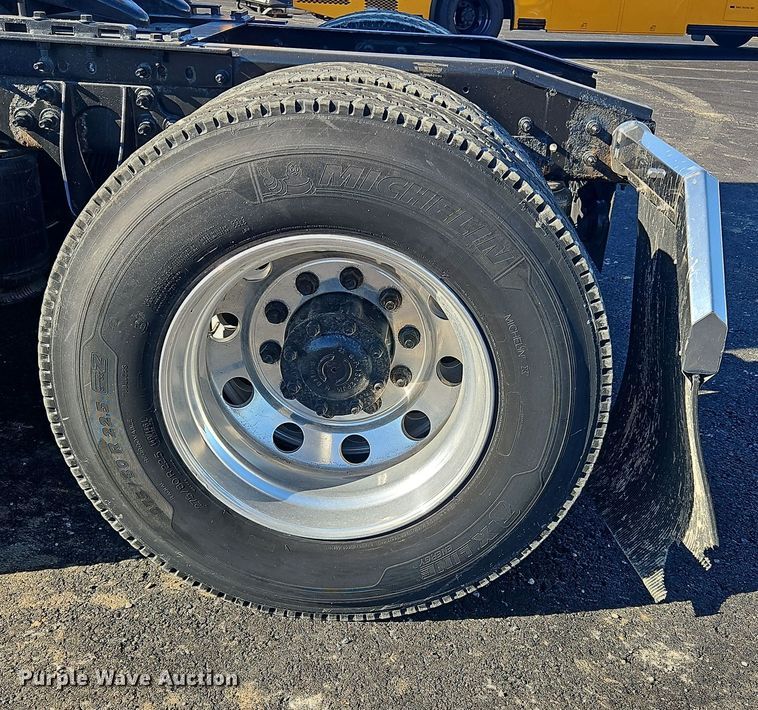 image for item NZ9120 2016 International ProStar  semi truck