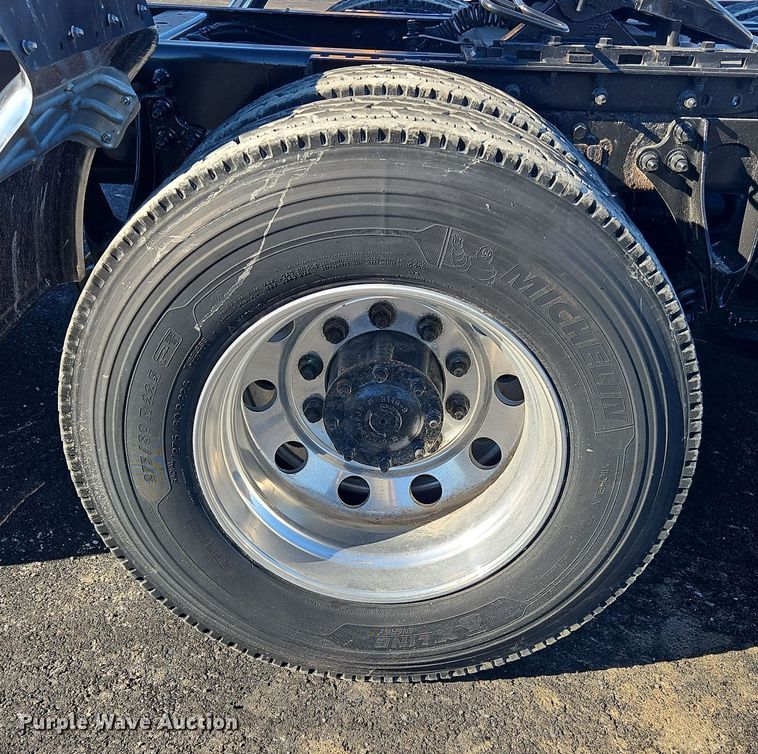 image for item NZ9120 2016 International ProStar  semi truck