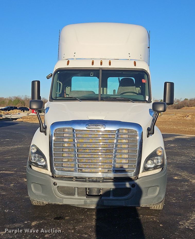 image for item NZ9121 2016 Freightliner Cascadia Evolution  semi truck