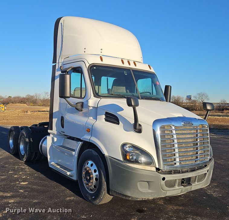 image for item NZ9121 2016 Freightliner Cascadia Evolution  semi truck