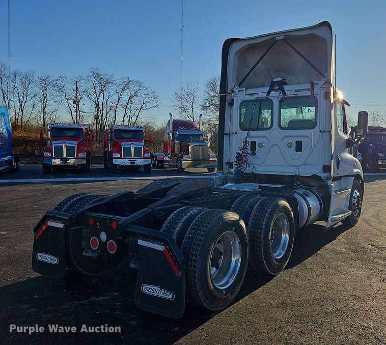 image for item NZ9121 2016 Freightliner Cascadia Evolution  semi truck