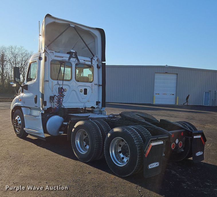 image for item NZ9121 2016 Freightliner Cascadia Evolution  semi truck