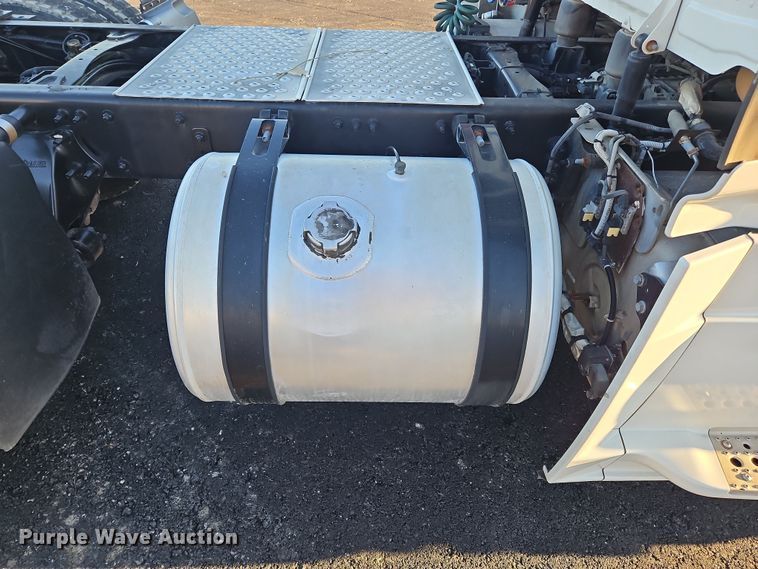 image for item NZ9121 2016 Freightliner Cascadia Evolution  semi truck