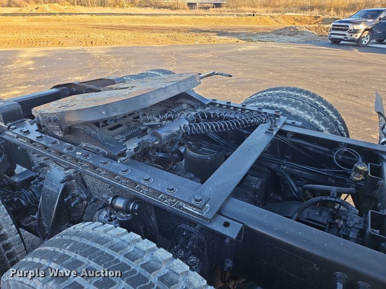 image for item NZ9121 2016 Freightliner Cascadia Evolution  semi truck