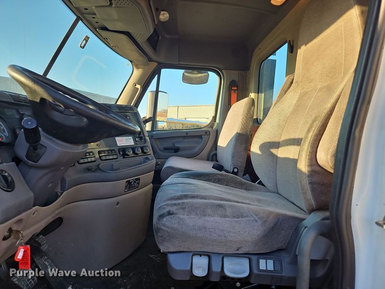 image for item NZ9121 2016 Freightliner Cascadia Evolution  semi truck