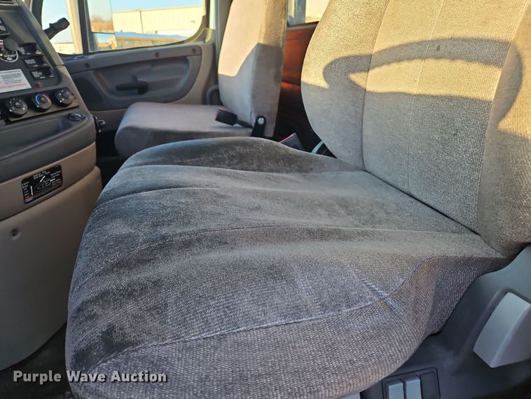 image for item NZ9121 2016 Freightliner Cascadia Evolution  semi truck