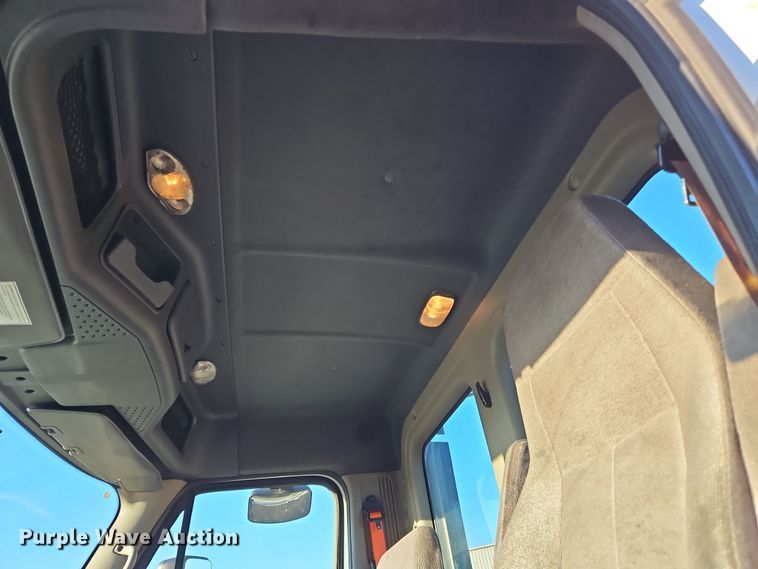 image for item NZ9121 2016 Freightliner Cascadia Evolution  semi truck