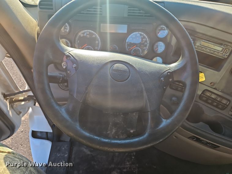 image for item NZ9121 2016 Freightliner Cascadia Evolution  semi truck