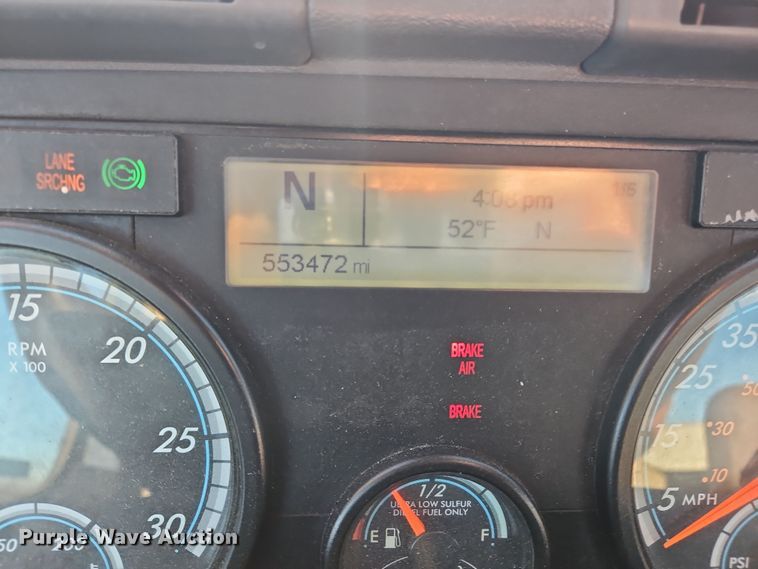 image for item NZ9121 2016 Freightliner Cascadia Evolution  semi truck