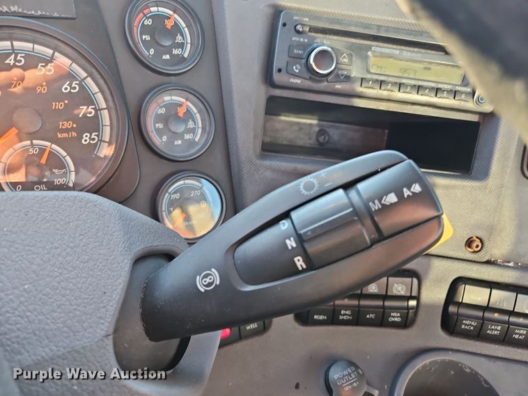 image for item NZ9121 2016 Freightliner Cascadia Evolution  semi truck