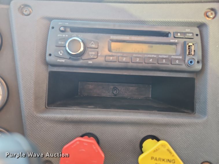 image for item NZ9121 2016 Freightliner Cascadia Evolution  semi truck