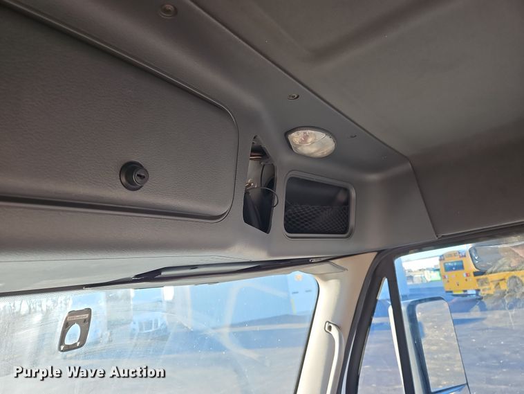 image for item NZ9121 2016 Freightliner Cascadia Evolution  semi truck