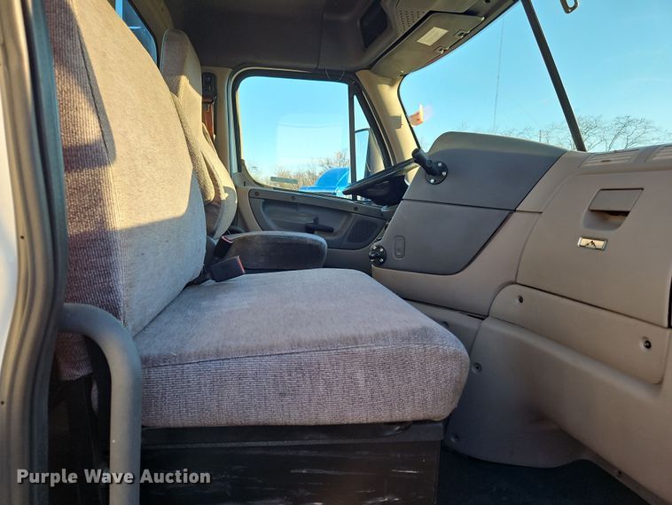 image for item NZ9121 2016 Freightliner Cascadia Evolution  semi truck