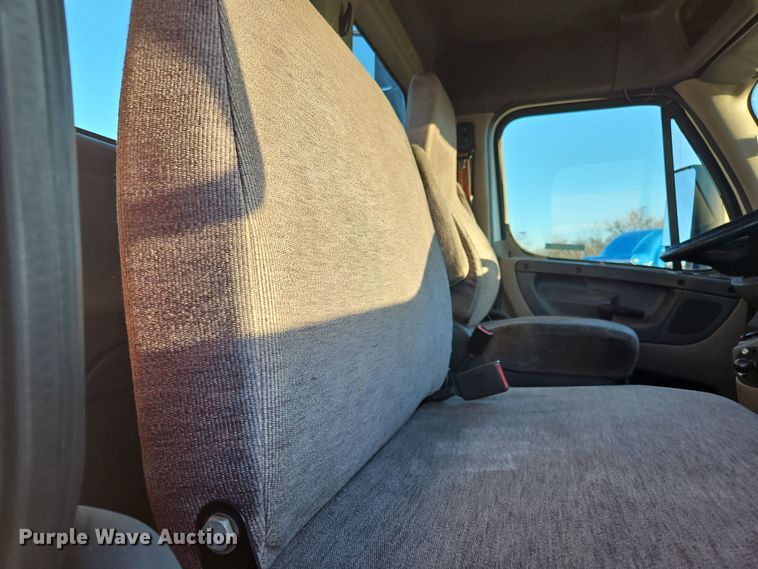 image for item NZ9121 2016 Freightliner Cascadia Evolution  semi truck