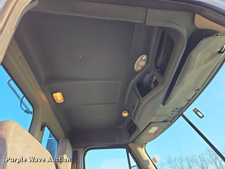 image for item NZ9121 2016 Freightliner Cascadia Evolution  semi truck