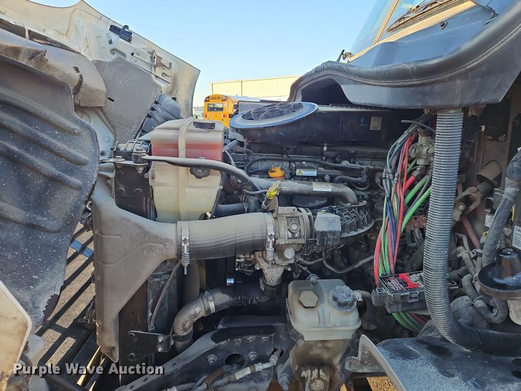 image for item NZ9121 2016 Freightliner Cascadia Evolution  semi truck