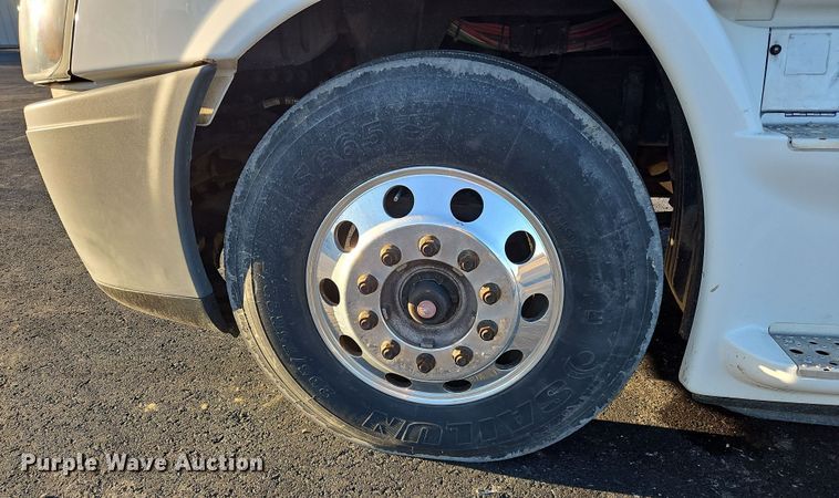 image for item NZ9121 2016 Freightliner Cascadia Evolution  semi truck