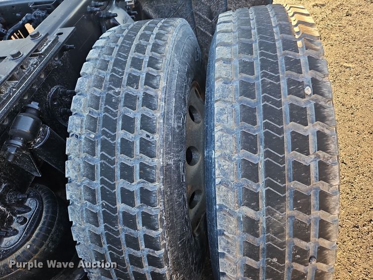 image for item NZ9121 2016 Freightliner Cascadia Evolution  semi truck