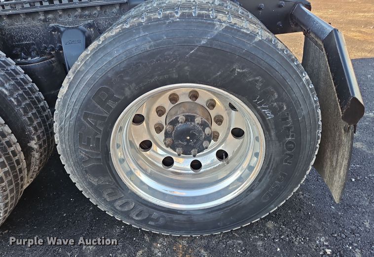 image for item NZ9121 2016 Freightliner Cascadia Evolution  semi truck