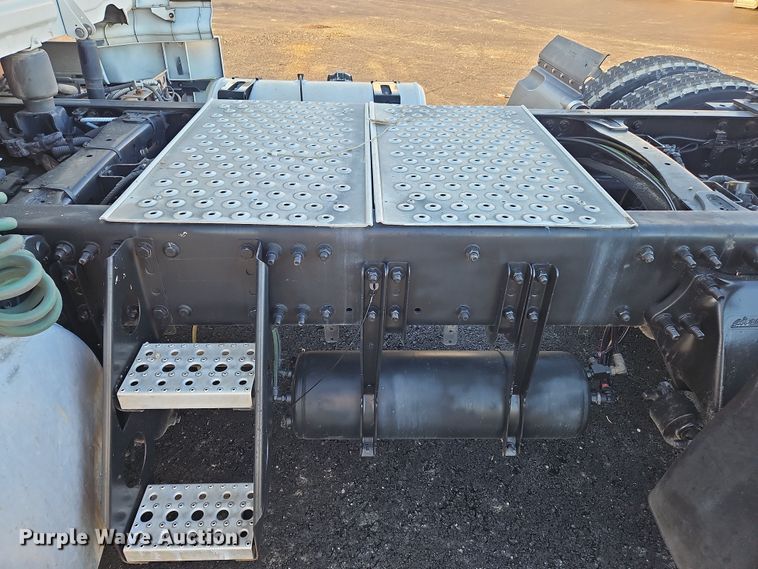 image for item NZ9121 2016 Freightliner Cascadia Evolution  semi truck