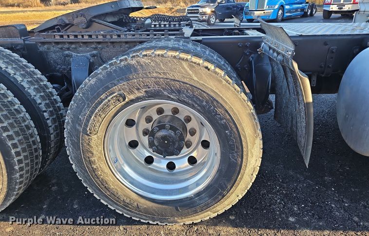 image for item NZ9121 2016 Freightliner Cascadia Evolution  semi truck