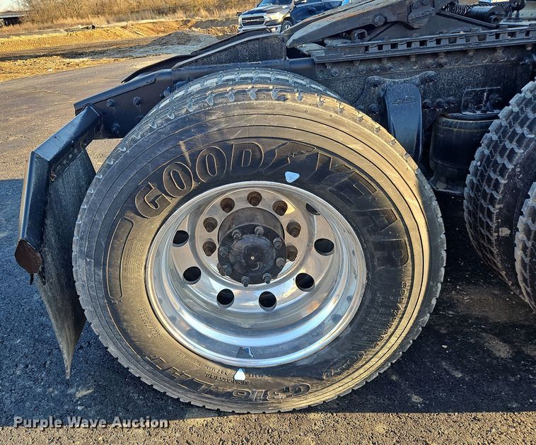 image for item NZ9121 2016 Freightliner Cascadia Evolution  semi truck