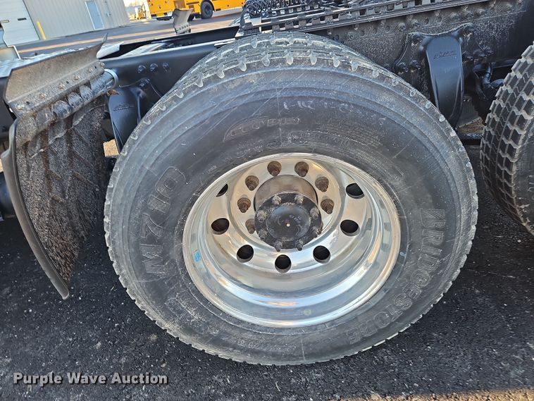 image for item NZ9121 2016 Freightliner Cascadia Evolution  semi truck