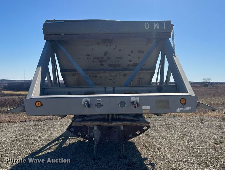 image for item OA9227 2004 Trail King TKBD22-402  bottom dump trailer