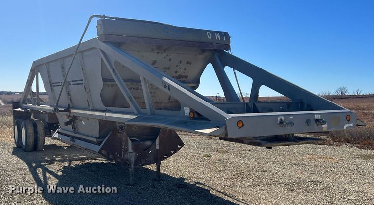 image for item OA9227 2004 Trail King TKBD22-402  bottom dump trailer