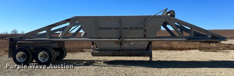 image for item OA9227 2004 Trail King TKBD22-402  bottom dump trailer