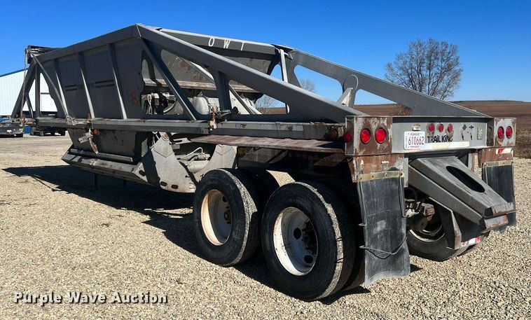 image for item OA9227 2004 Trail King TKBD22-402  bottom dump trailer