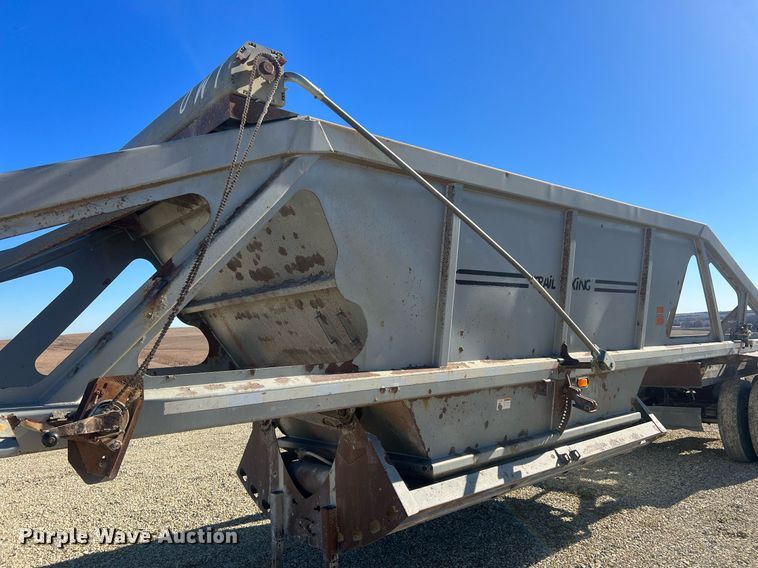 image for item OA9227 2004 Trail King TKBD22-402  bottom dump trailer