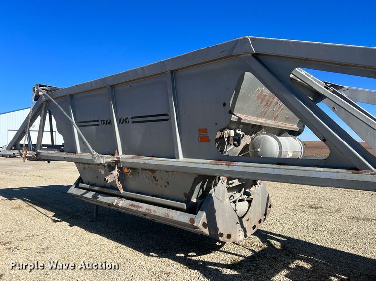 image for item OA9227 2004 Trail King TKBD22-402  bottom dump trailer