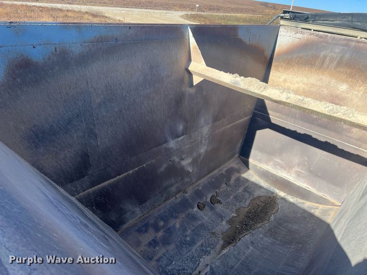 image for item OA9227 2004 Trail King TKBD22-402  bottom dump trailer