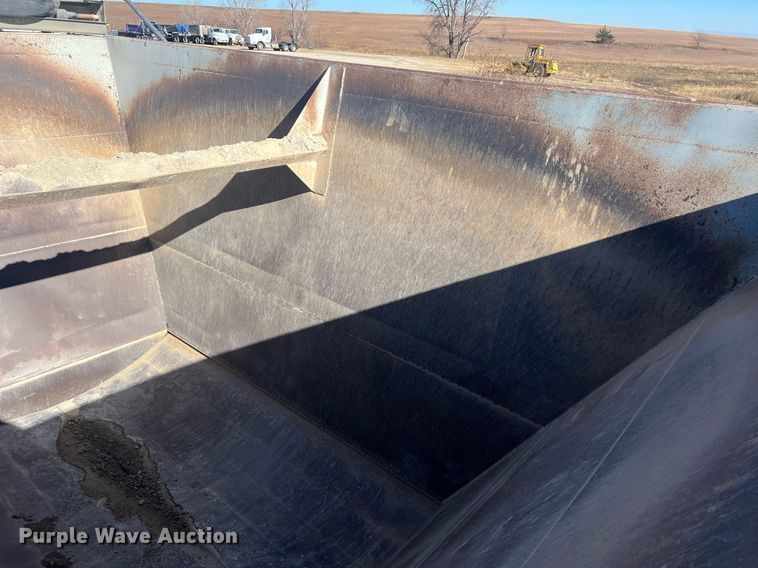 image for item OA9227 2004 Trail King TKBD22-402  bottom dump trailer